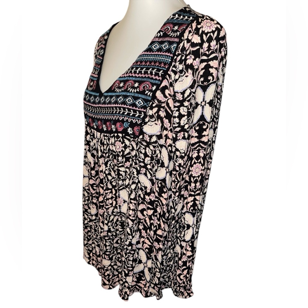 Wonderly Black and Cream Patterned Top - Picture 4 of 15